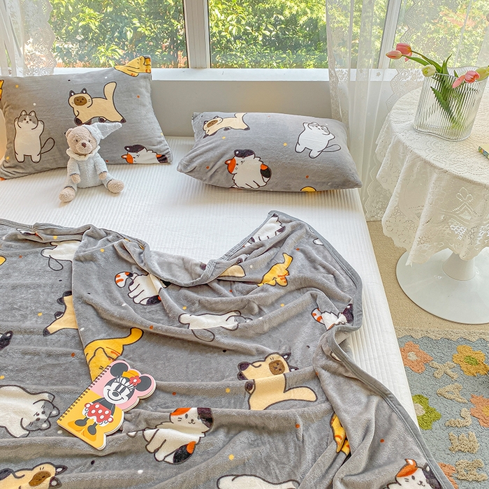 91家纺网 家纺一手货源 找家纺 慕尚家纺 2025新款雪貂绒高克重300g毛毯家用毛毯 小猫咪