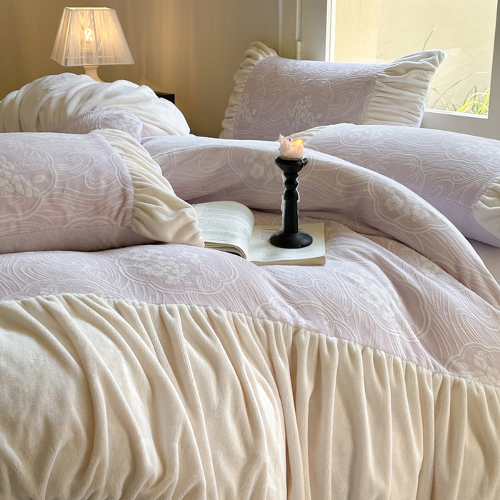 91家纺网 家纺一手货源 找家纺 慕澄家纺 2024新款法式轻奢款琢色烂花牛奶绒四件套 紫苑