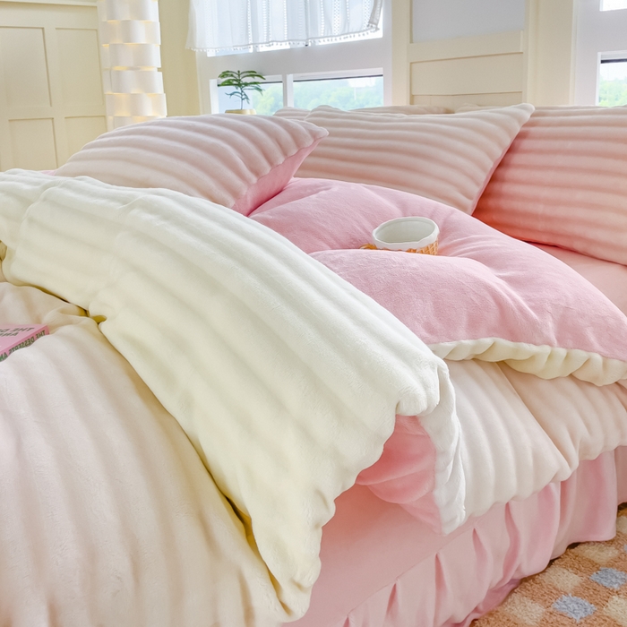 91家纺网 家纺一手货源 找家纺 言熙居2024新款-A面泡芙绒B面全消光8到9斤牛奶绒三四件套 泡芙-粉白