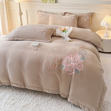 91家纺网 家纺一手货源 找家纺 （总）2025秋冬新款牛奶绒刺绣四件套-花语系列