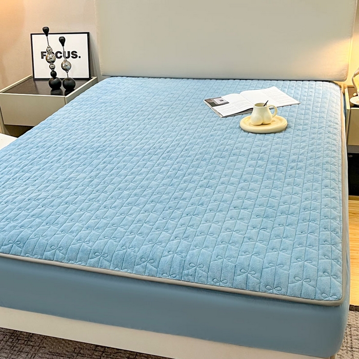 91家纺网 家纺一手货源 找家纺 LADYCOCO可可家居 2024新款超柔牛奶绒夹棉保暖床笠 蓝色