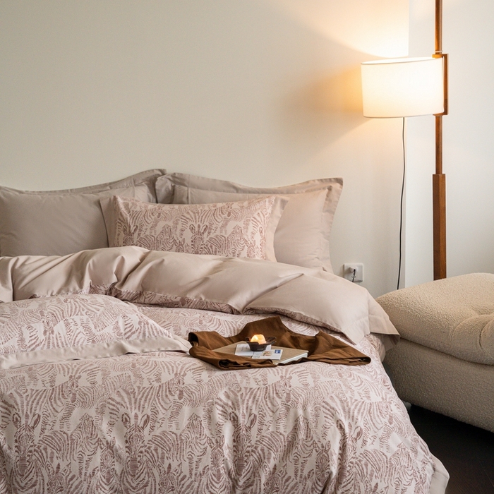 91家纺网 家纺一手货源 找家纺 窝米 2024新款全棉磨毛工艺拼角款四件套系列 遇见驼