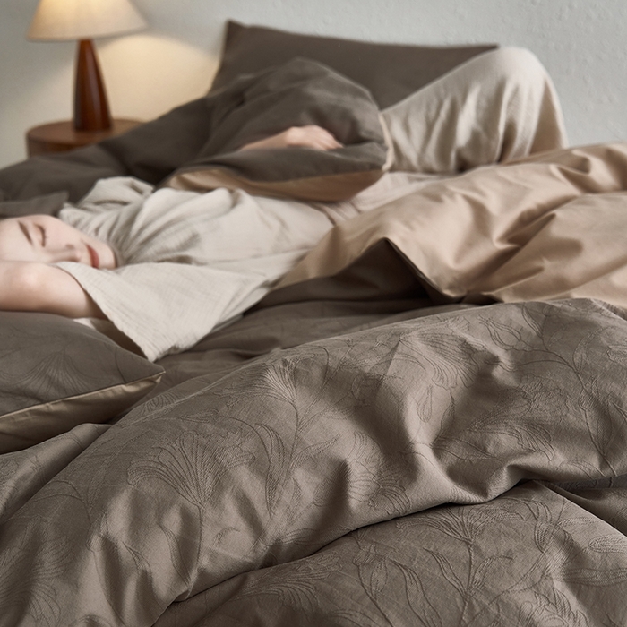 91家纺网 家纺一手货源 找家纺 千朵森 2024新款全棉色织提花磨毛欧佩斯四件套-风格一 欧佩斯-香槟