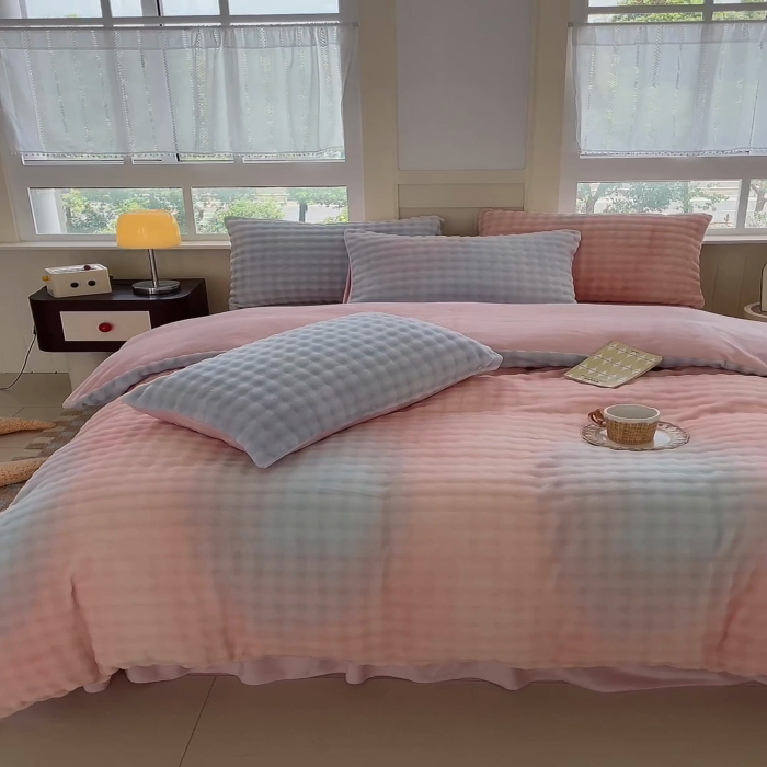 91家纺网 家纺一手货源 找家纺 言熙居2024新款-A面泡芙绒B面全消光8到9斤牛奶绒三四件套 泡芙-粉蓝