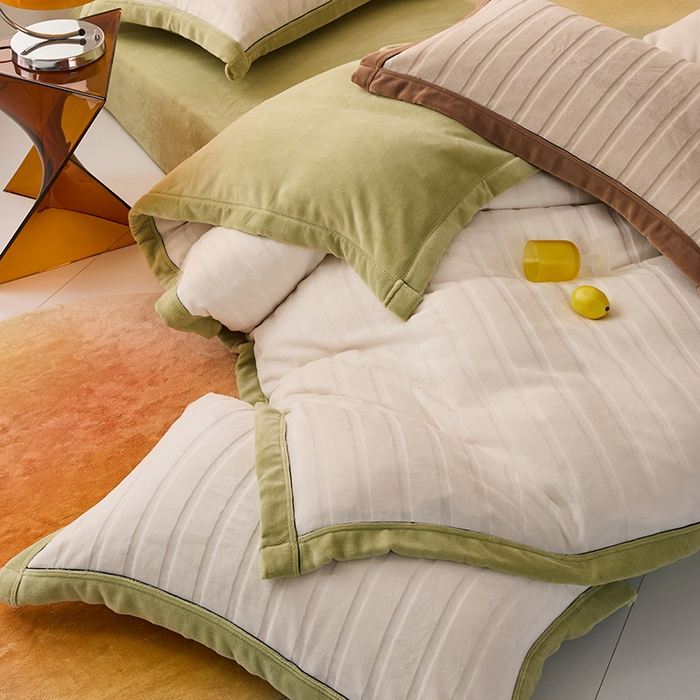 91家纺网 家纺一手货源 找家纺 LADYCOCO可可家居 2024新款牛奶3D绒立体雕花剪花单品系列-单被套 米白+果绿