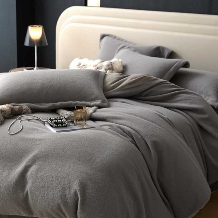 91家纺网 家纺一手货源 找家纺 金奇达家纺 2025秋冬保暖加厚绒类四件套多莉羊绒-德尔菲 宝石灰