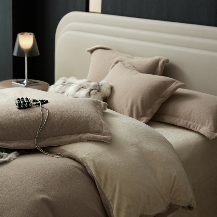 91家纺网 家纺一手货源 找家纺 金奇达家纺 2025秋冬保暖加厚绒类四件套多莉羊绒-德尔菲 枯木棕