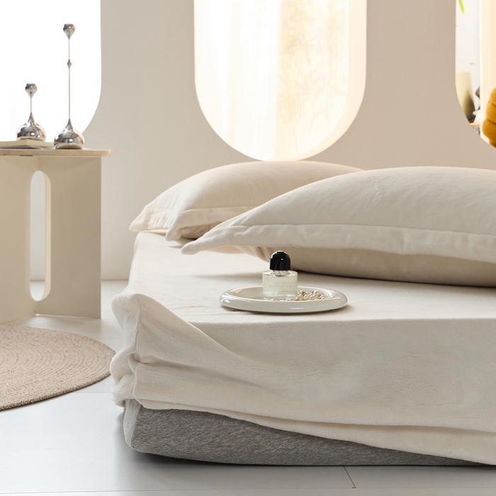 91家纺网 家纺一手货源 找家纺 LADYCOCO可可家居 2024新款牛奶3D绒立体雕花剪花单品系列-单床笠 米白