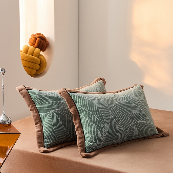 91家纺网 家纺一手货源 找家纺 LADYCOCO可可家居 单枕套-2024新款牛奶绒数码印花单品系列 叶子绿色+深咖