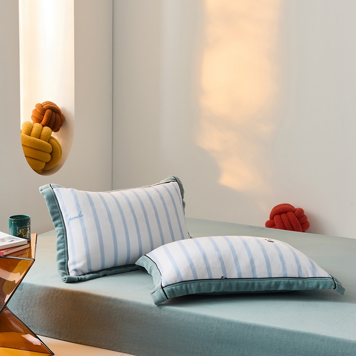 91家纺网 家纺一手货源 找家纺 LADYCOCO可可家居 单枕套-2024新款牛奶绒数码印花单品系列 条纹熊猫蓝+蓝色
