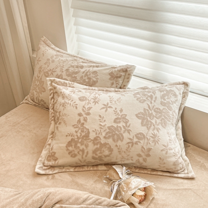 91家纺网 家纺一手货源 找家纺 慕尚 2025新款高克重保暖双色雕花绒枕套单件 慕斯