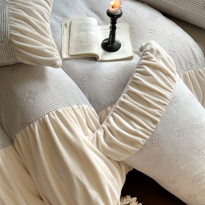 91家纺网 家纺一手货源 找家纺 慕澄家纺 2024新款法式轻奢款琢色烂花牛奶绒四件套 四叶草