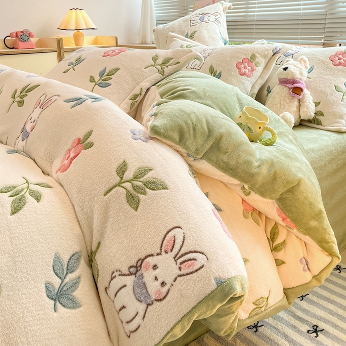 91家纺网 家纺一手货源 找家纺 慕尚 2025新款高克重印花雪花绒四件套  好运兔