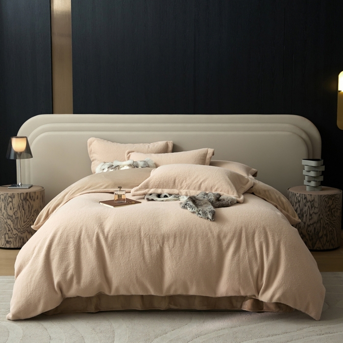 91家纺网 家纺一手货源 找家纺 金奇达家纺 2025秋冬保暖加厚绒类四件套多莉羊绒-德尔菲 燕麦棕