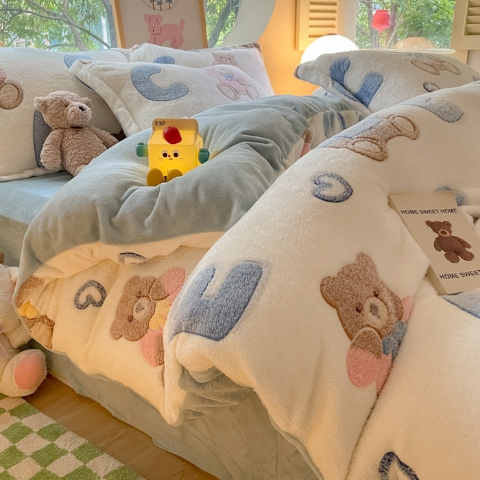 91家纺网 家纺一手货源 找家纺 慕尚 2025新款高克重印花雪花绒被套单件 字母熊