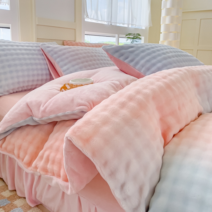 91家纺网 家纺一手货源 找家纺 言熙居2024新款-A面泡芙绒B面全消光8到9斤牛奶绒三四件套 泡芙-粉蓝