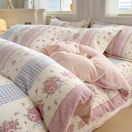 91家纺网 家纺一手货源 找家纺 （总）迪梦姿家纺 2025新款牛奶绒印花床盖四件套