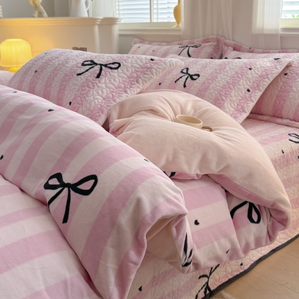 91家纺网 家纺一手货源 找家纺 （总）迪梦姿家纺 2025新款牛奶绒印花床盖四件套