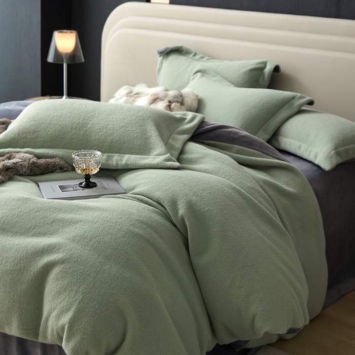 91家纺网 家纺一手货源 找家纺 金奇达家纺 2025秋冬保暖加厚绒类四件套多莉羊绒-德尔菲 墨松绿