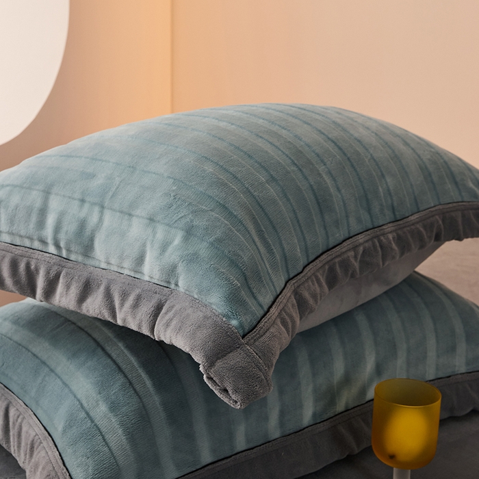 91家纺网 家纺一手货源 找家纺 LADYCOCO可可家居 2024新款牛奶3D绒立体雕花剪花单品系列-单枕套 蓝色+灰色