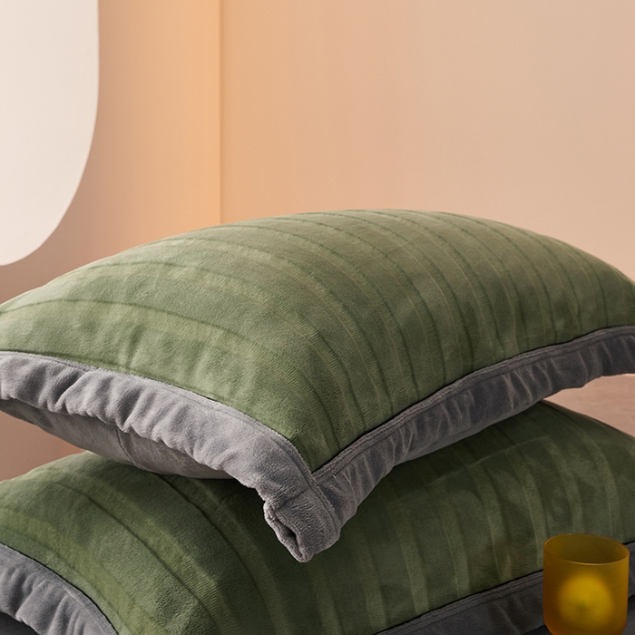 91家纺网 家纺一手货源 找家纺 LADYCOCO可可家居 2024新款牛奶3D绒立体雕花剪花单品系列-单枕套 深绿+灰色