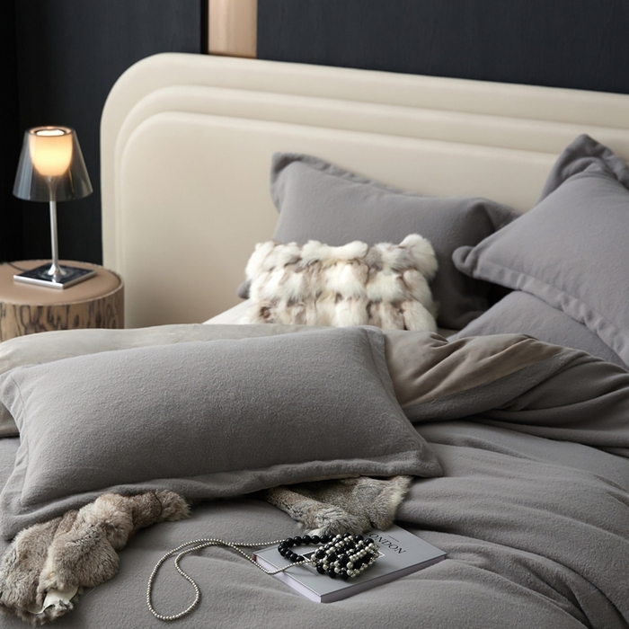 91家纺网 家纺一手货源 找家纺 金奇达家纺 2025秋冬保暖加厚绒类四件套多莉羊绒-德尔菲 宝石灰