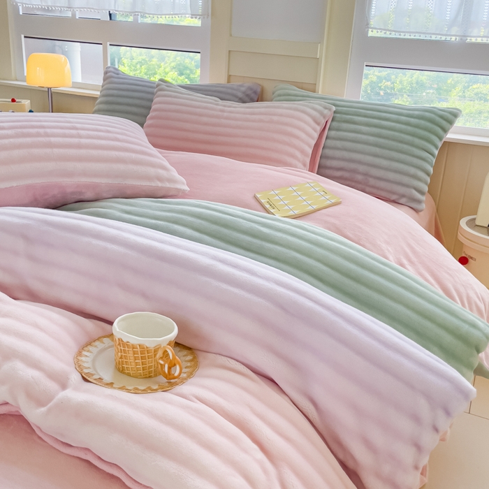 91家纺网 家纺一手货源 找家纺 言熙居2024新款-A面泡芙绒B面全消光8到9斤牛奶绒三四件套 泡芙-粉绿