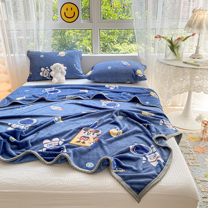 91家纺网 家纺一手货源 找家纺 慕尚家纺 2025新款雪貂绒高克重300g毛毯家用毛毯 太空人