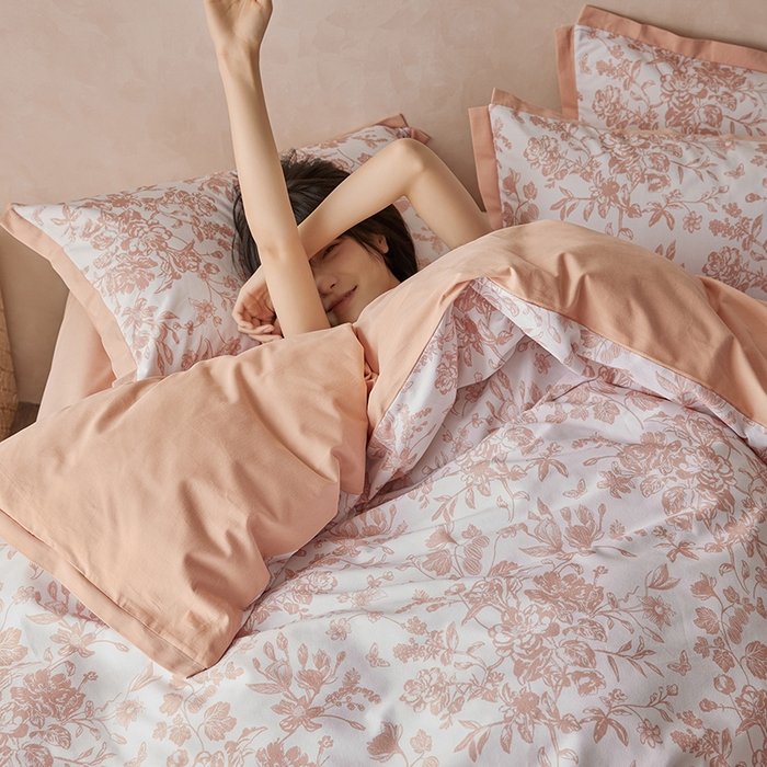 91家纺网 家纺一手货源 找家纺 千朵森 2024新款高定新疆长绒棉全棉印花拼角磨毛四件套 风格一 芳华