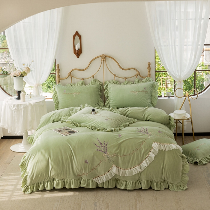 91家纺网 家纺一手货源 找家纺 恋尚羽家纺 2025韩版刺绣婴儿绒床盖款四件套 豆绿