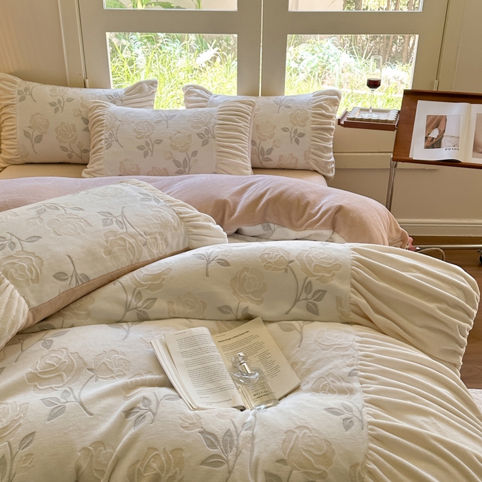 91家纺网 家纺一手货源 找家纺 慕澄家纺 2024新款法式轻奢款琢色烂花牛奶绒四件套 可可玫瑰
