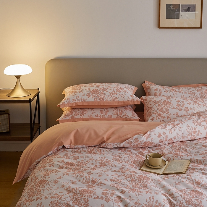 91家纺网 家纺一手货源 找家纺 千朵森 2024新款高定新疆长绒棉全棉印花拼角磨毛四件套 风格二 芳华