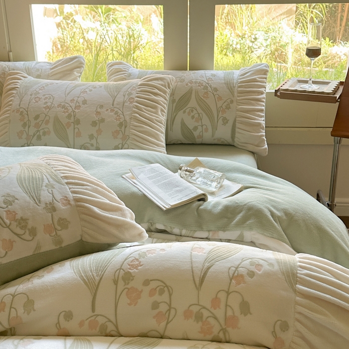 91家纺网 家纺一手货源 找家纺 慕澄家纺 2024新款法式轻奢款琢色烂花牛奶绒四件套 铃兰花