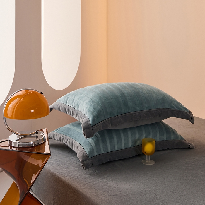 91家纺网 家纺一手货源 找家纺 LADYCOCO可可家居 2024新款牛奶3D绒立体雕花剪花单品系列-单枕套 蓝色+灰色