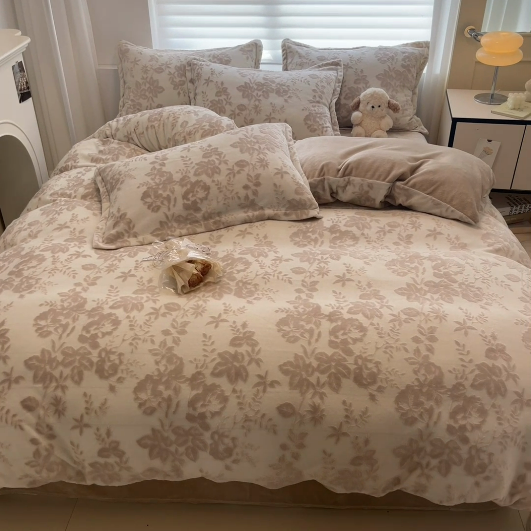 91家纺网 家纺一手货源 找家纺 慕尚 2025新款高克重保暖双色雕花绒被套单件 慕斯
