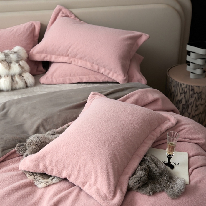 91家纺网 家纺一手货源 找家纺 金奇达家纺 2025秋冬保暖加厚绒类四件套多莉羊绒-德尔菲 糯米粉