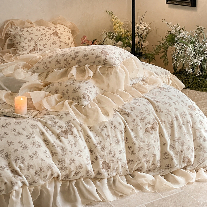 91家纺网 家纺一手货源 找家纺 慕澄家纺 2024新款高克重花边牛奶绒印花四件套 花吻