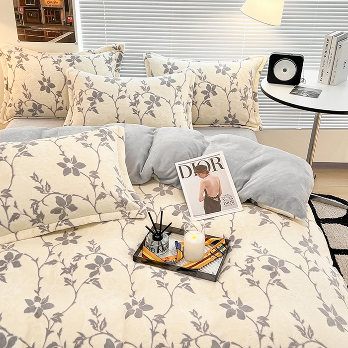 91家纺网 家纺一手货源 找家纺 慕尚 2025新款高克重保暖双色雕花绒四件套 藤蔓-米灰