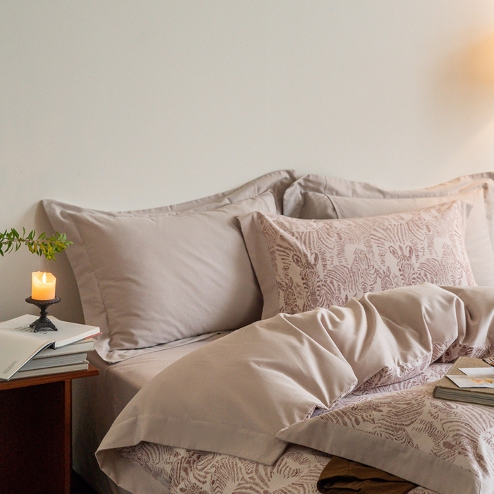 91家纺网 家纺一手货源 找家纺 窝米 2024新款全棉磨毛工艺拼角款四件套系列 遇见驼