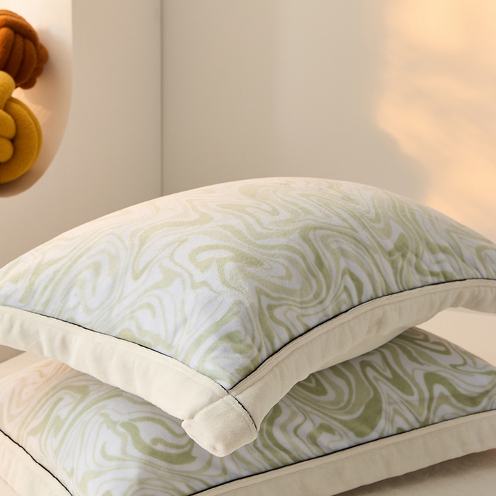 91家纺网 家纺一手货源 找家纺 LADYCOCO可可家居 单枕套-2024新款牛奶绒数码印花单品系列 雾语浅绿+米白