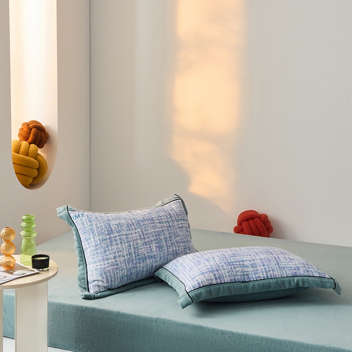 91家纺网 家纺一手货源 找家纺 LADYCOCO可可家居 单枕套-2024新款牛奶绒数码印花单品系列 香雾蓝色+蓝色