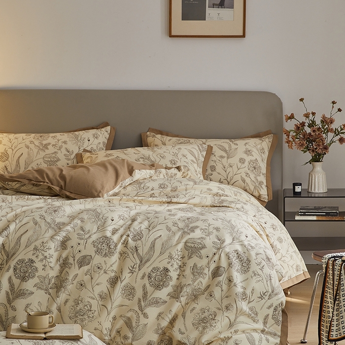 91家纺网 家纺一手货源 找家纺 千朵森 2024新款高定新疆长绒棉全棉印花拼角磨毛四件套 风格二 爱意浓