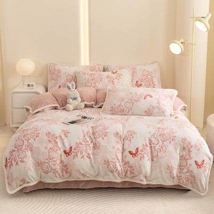 91家纺网 家纺一手货源 找家纺 2024新款A类复古风加厚保暖绒四件套 蝴蝶玫瑰粉