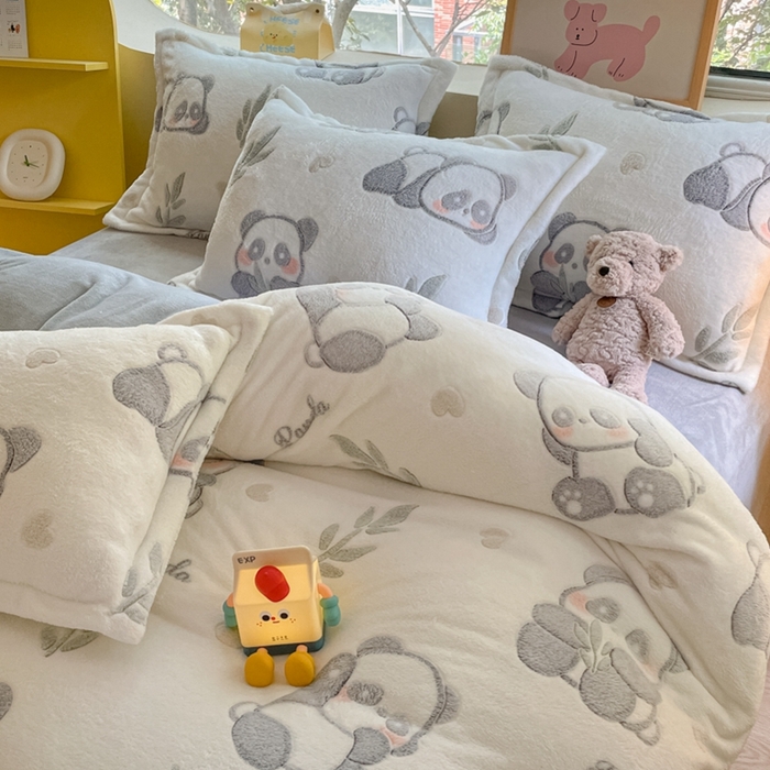 91家纺网 家纺一手货源 找家纺 慕尚 2025新款高克重印花雪花绒四件套  黑白熊