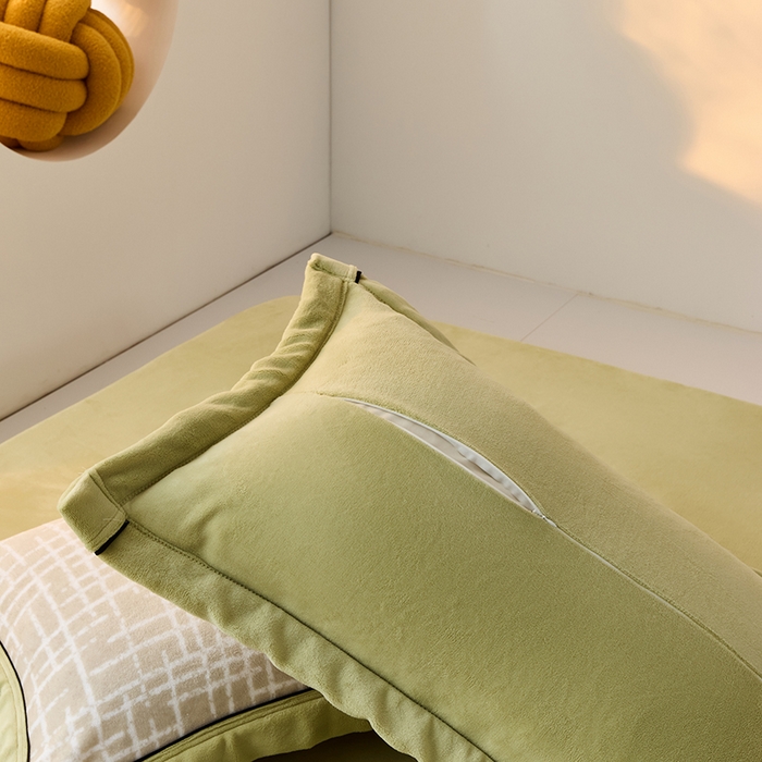 91家纺网 家纺一手货源 找家纺 LADYCOCO可可家居 单枕套-2024新款牛奶绒数码印花单品系列 山茶花浅绿+果绿