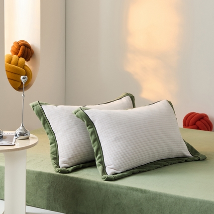 91家纺网 家纺一手货源 找家纺 LADYCOCO可可家居 单枕套-2024新款牛奶绒数码印花单品系列 细条纹玉粉+深绿