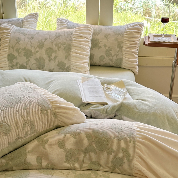 91家纺网 家纺一手货源 找家纺 慕澄家纺 2024新款法式轻奢款琢色烂花牛奶绒四件套 朝梦