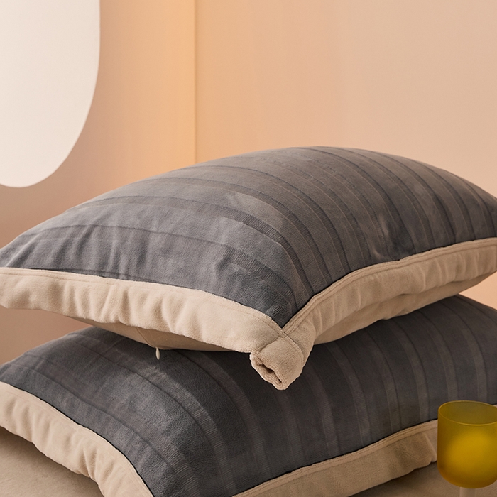 91家纺网 家纺一手货源 找家纺 （总）LADYCOCO可可家居 2024新款牛奶3D绒立体雕花剪花单枕套