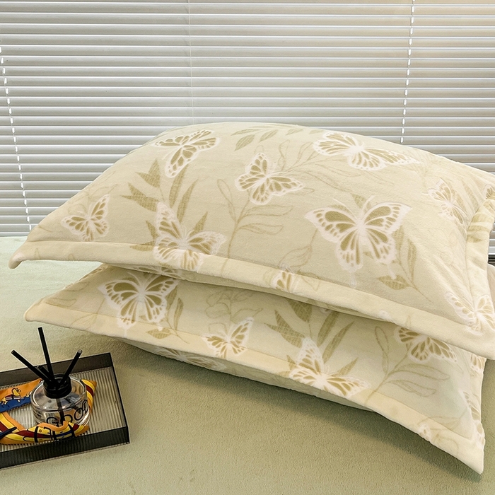 91家纺网 家纺一手货源 找家纺 慕尚 2025新款高克重保暖双色雕花绒枕套单件 蝴蝶-绿