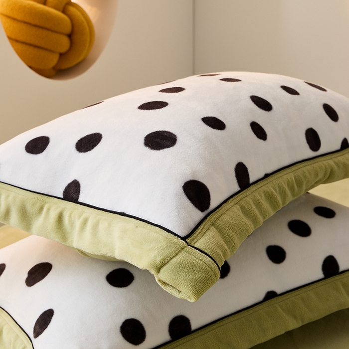 91家纺网 家纺一手货源 找家纺 LADYCOCO可可家居 单枕套-2024新款牛奶绒数码印花单品系列 波点小熊+果绿